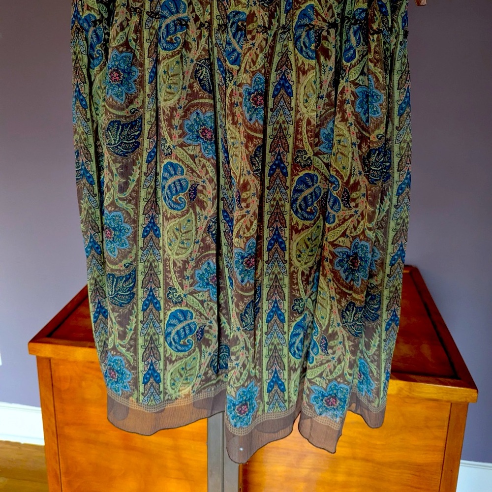 Think Tank skirt (sz 14)
Flat measurements:
Waist: 19"
Length: 25"